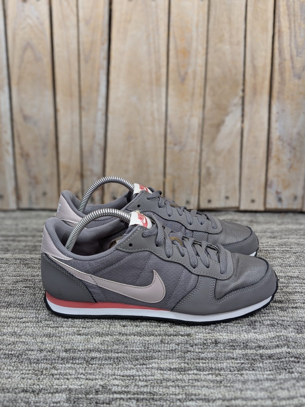 Nike: Women's Genicco - Gray/Pink - Size 9.5